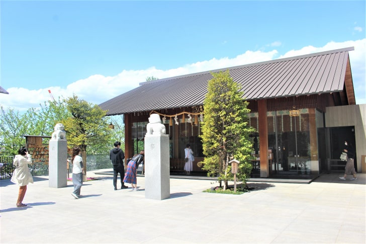 赤城神社のガラス張りの社殿